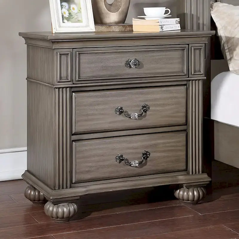 Vame Traditional Grey Wood 5-Piece Poster Bedroom Set by Furniture of America